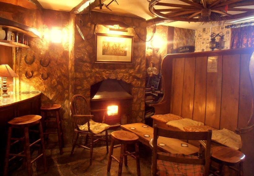 The Hunters Rest Inn Clutton Екстериор снимка
