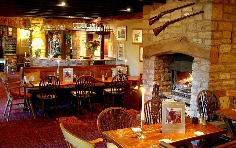 The Hunters Rest Inn Clutton Екстериор снимка